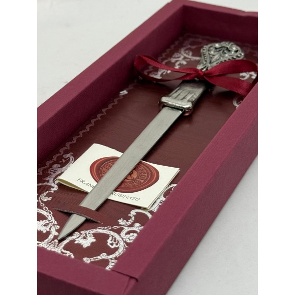 Tagliacarte Classico in Metallo con Manico...