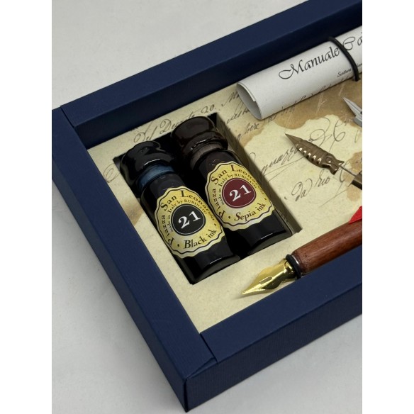 Set Calligrafico con Penna in Legno, 5 Pennini e 4 Calamai
