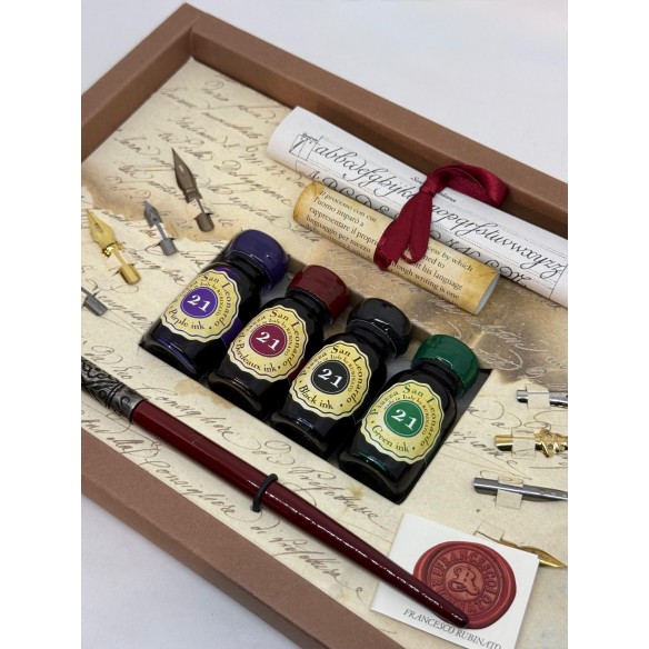 Set Calligrafico Deluxe con Penna Decorata, 9 Pennini e 4 Calamai