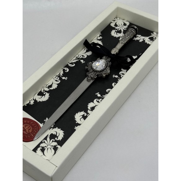 Tagliacarte Decorato con Cristallo Swarovski® – Confezione Nera